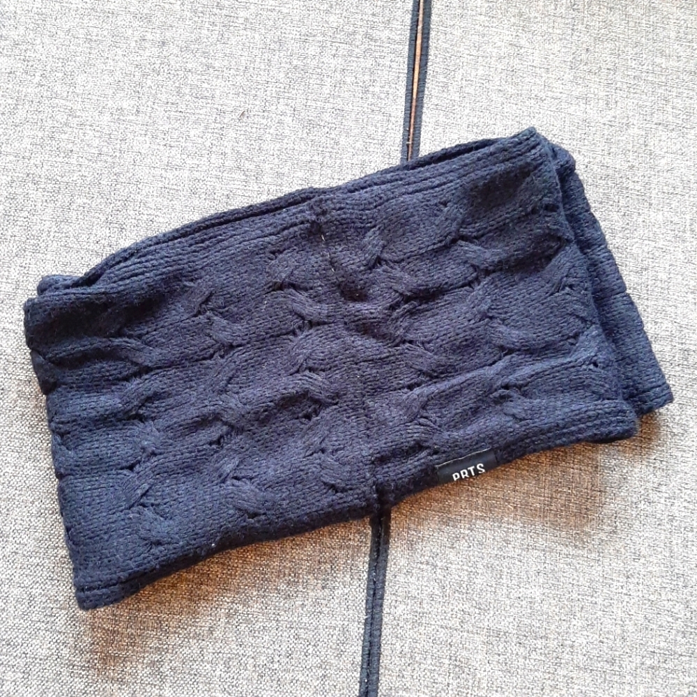 Infinity Cable Knit Scarf Black